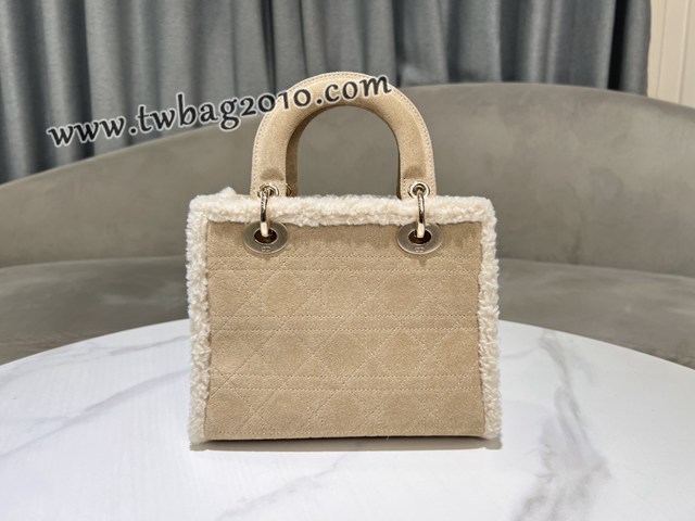 Dior专柜新款迪奥高仿原单四格Lady Dior手袋米色绒面革米白色羊皮革皮毛一体 djfk1485